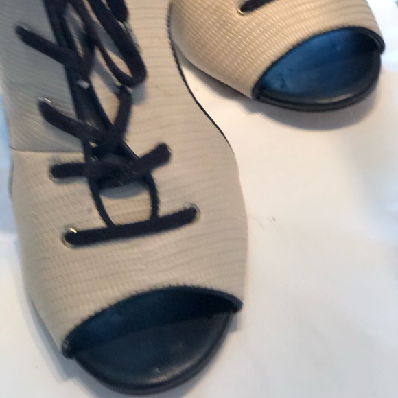 Juicy Couture Open Toe  laced Sandal - Picture 10 of 11